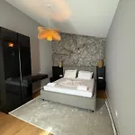 Bujtina Ajazi Golem (Tirana)