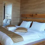 Bujtina Ajazi 3*