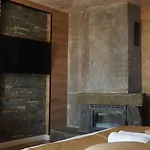 Bujtina Ajazi Golem (Tirana)