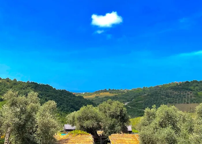 Bujtina Ajazi Golem (Tirana)