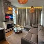 Bujtina Ajazi Pensión 3*