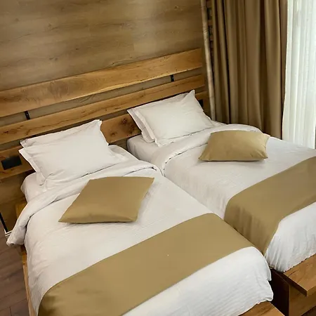 Bujtina Ajazi Golem (Tirana)