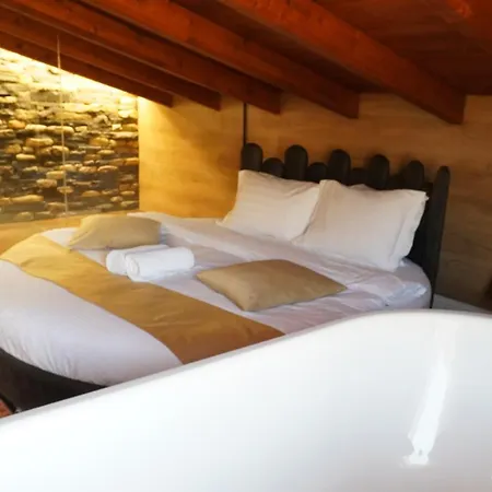 Bujtina Ajazi Πανσιόν 3*