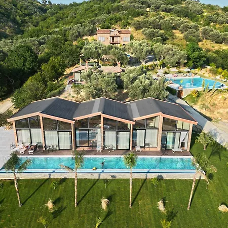 Bujtina Ajazi 3* גולם