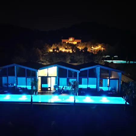 Bujtina Ajazi בית הארחה 3*