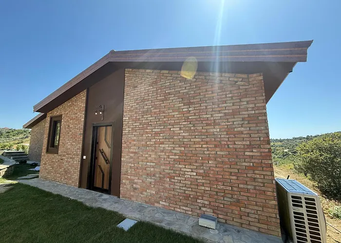 Bujtina Ajazi Vendégház 4*